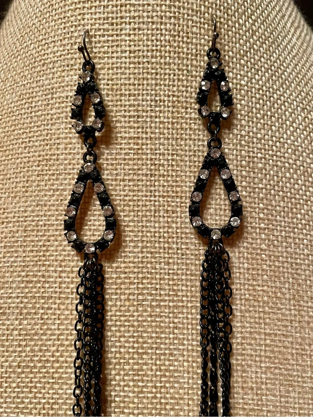 Black Shoulder Duster Earrings — Elegant Women’s Statement Jewelry - Picture 2 of 4